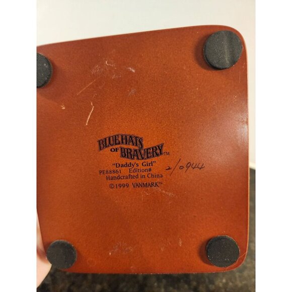 Vanmark Blue Hats Of Bravery "Daddy's Girl" Retired Police Figurine 2/0944 - Picture 7 of 11